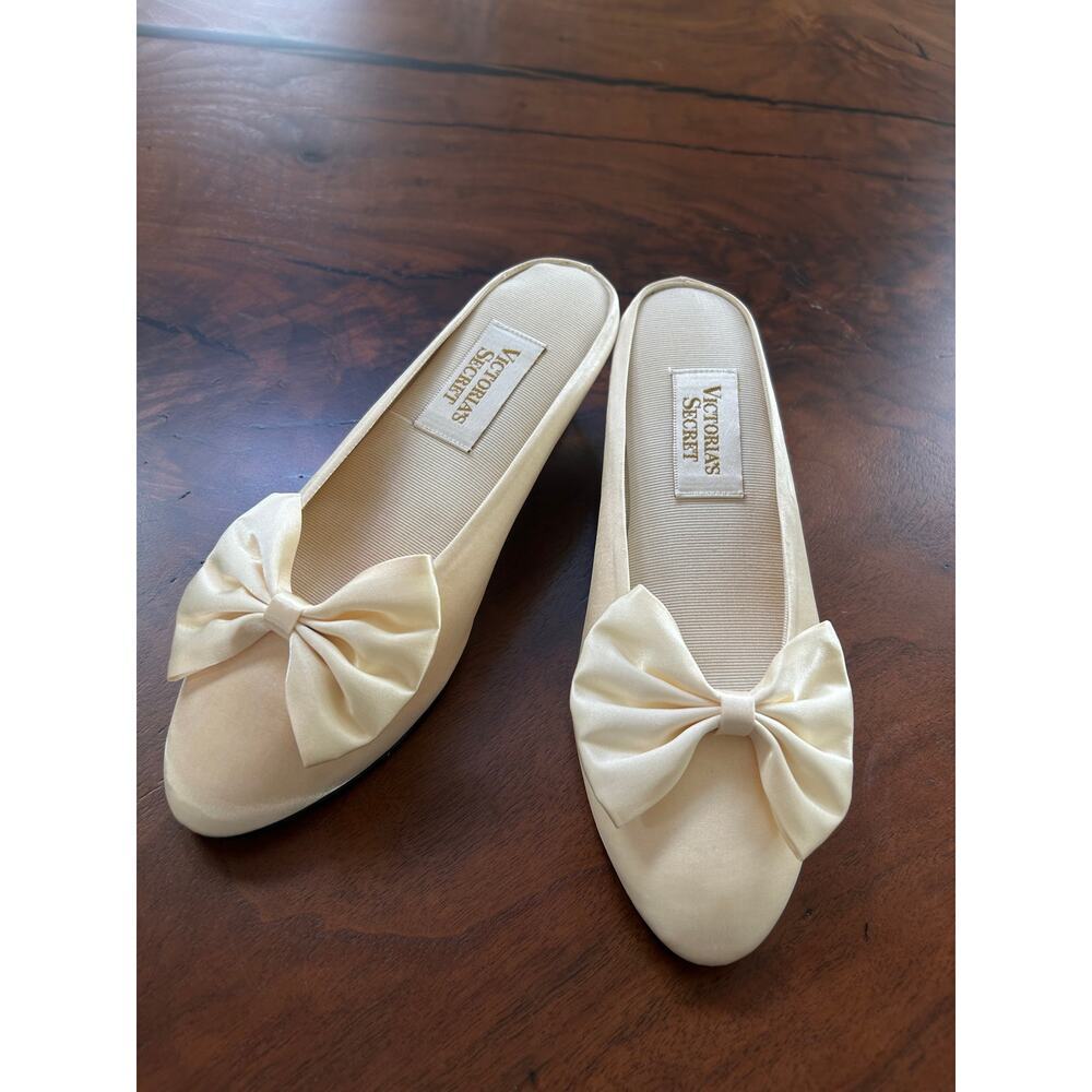 Rare Vintage 90s Victoria’s Secret Cream Satin Bow Wedge Slippers 5/6
